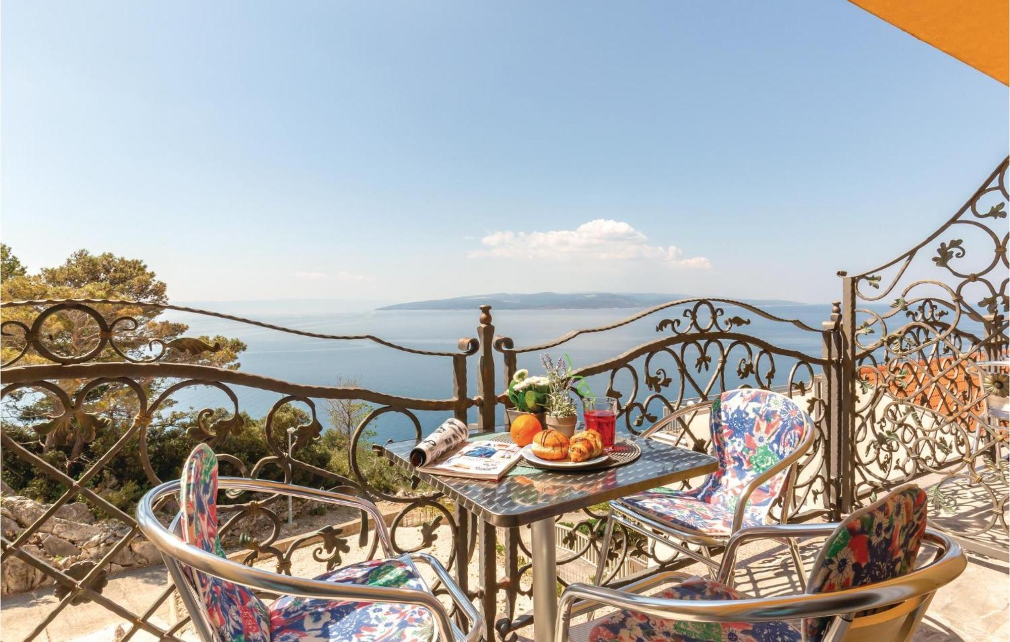 Nice Apartment In Krvavica With House Sea View Bagian luar foto